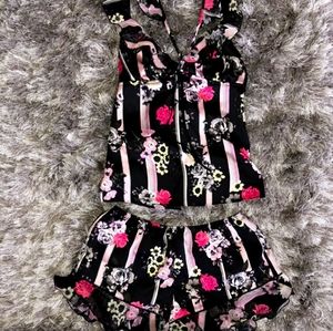 Top is xs bottoms are a small